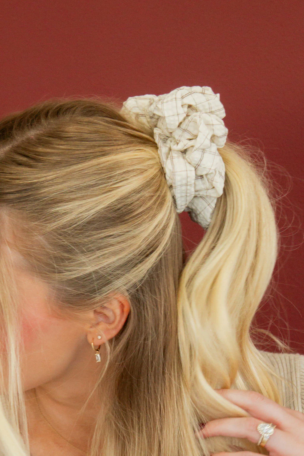 Andi Off-White Gingham Scrunchie - Image 6