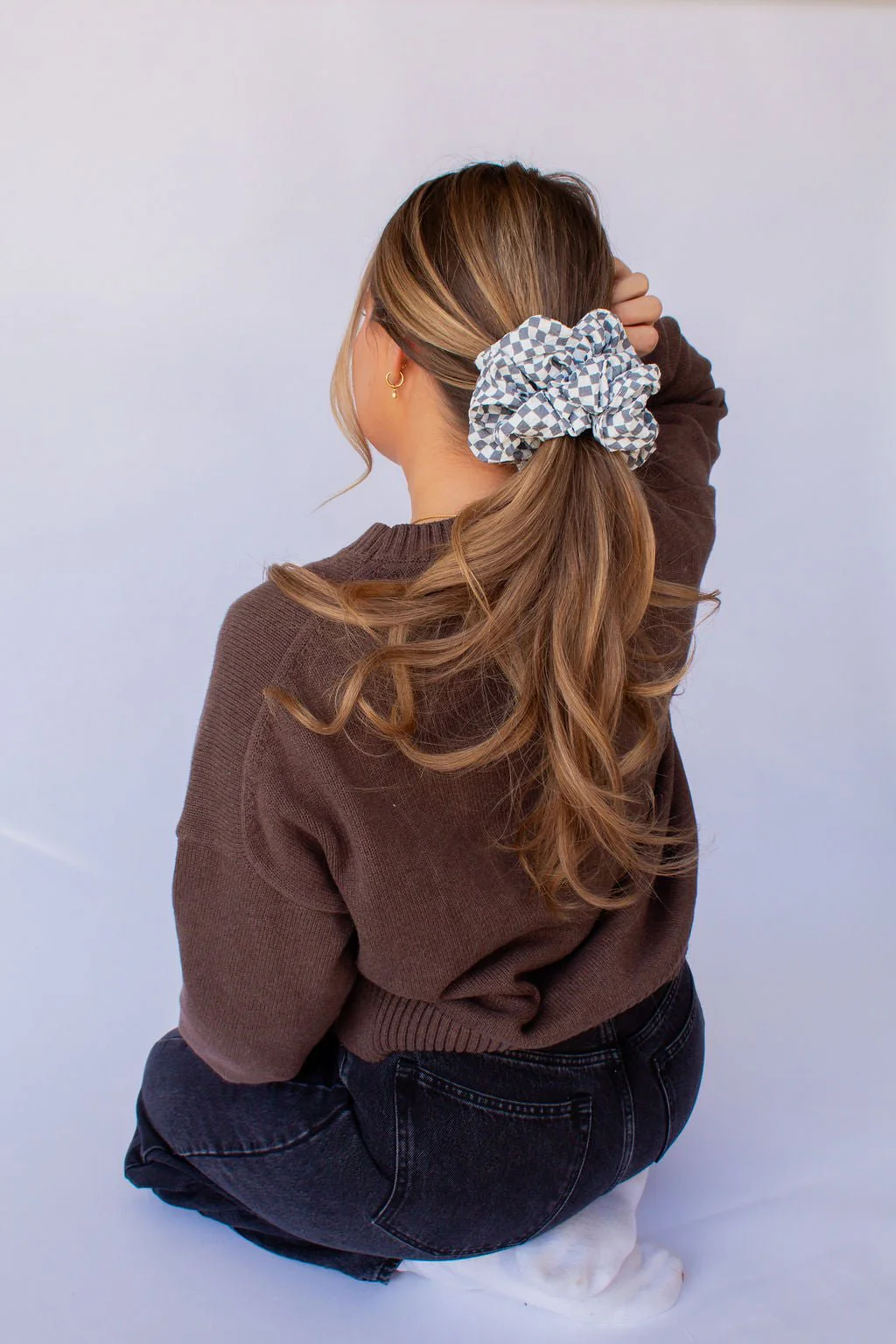 Andi x Rad Rev Grey Checkered Jumbo Scrunchie - Image 4