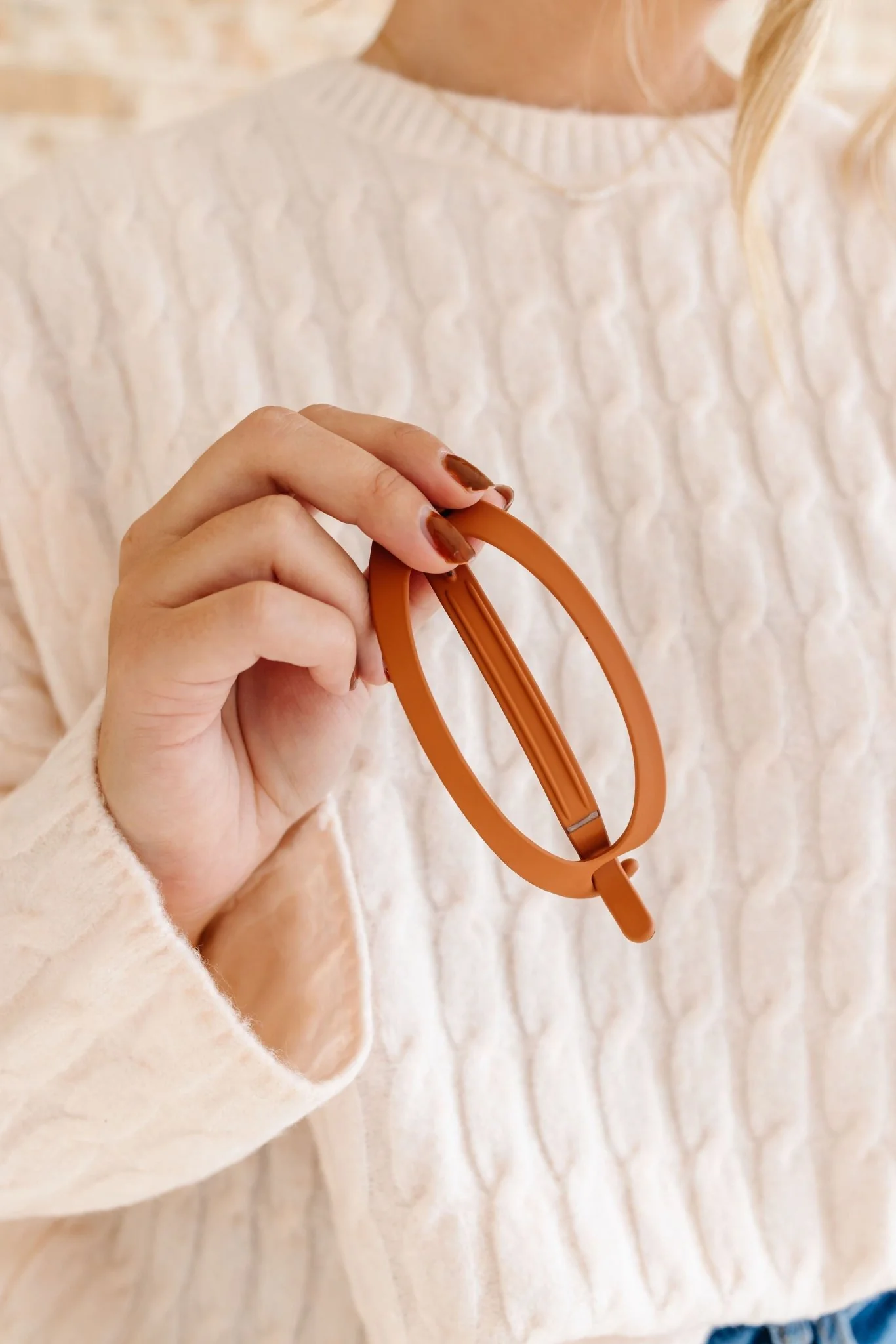 Cutout Oval Clip - Image 4