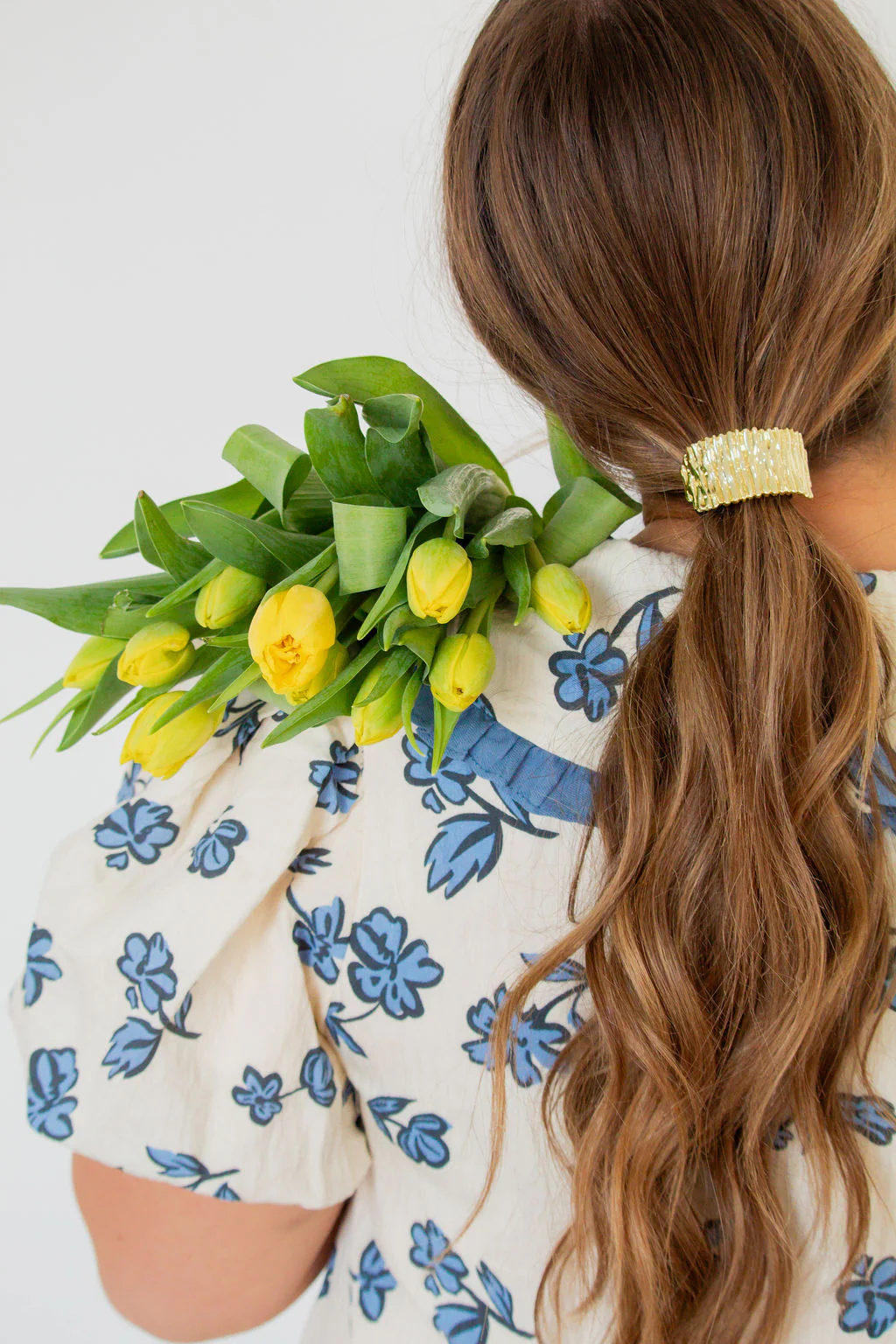 Gold Ruffled Bar Ponytail Cuff - Image 4