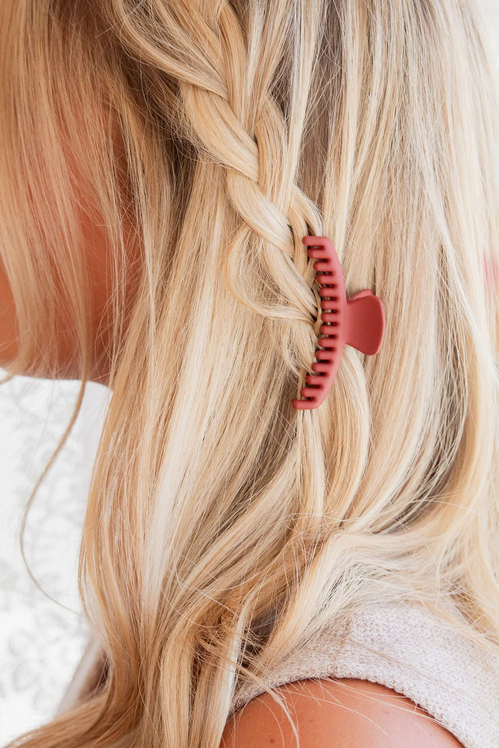 Thin Hair French Twist Claw Clip - Image 6