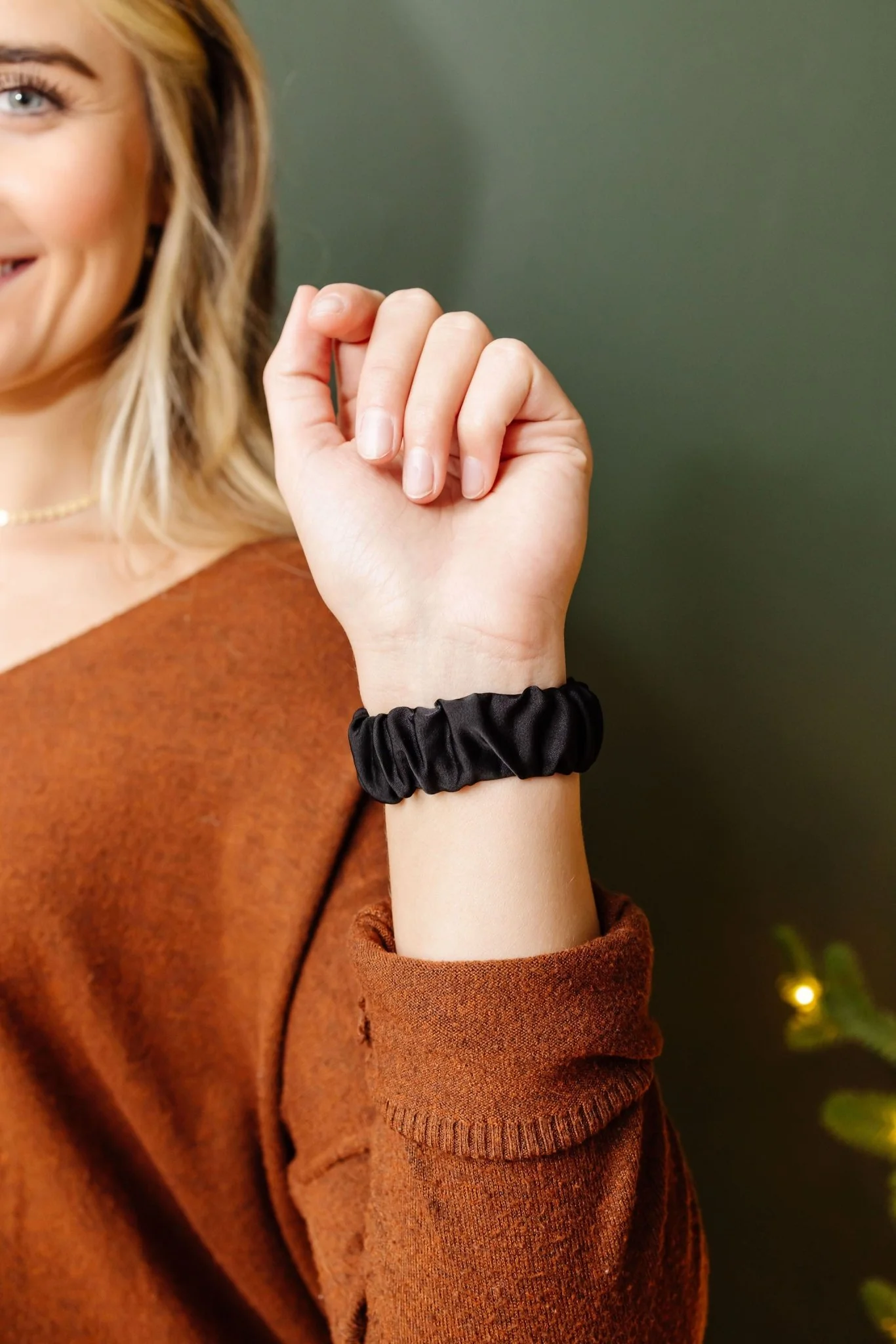 Onyx Luxe Scrunchie Band Compatible with Apple Watch - Image 3