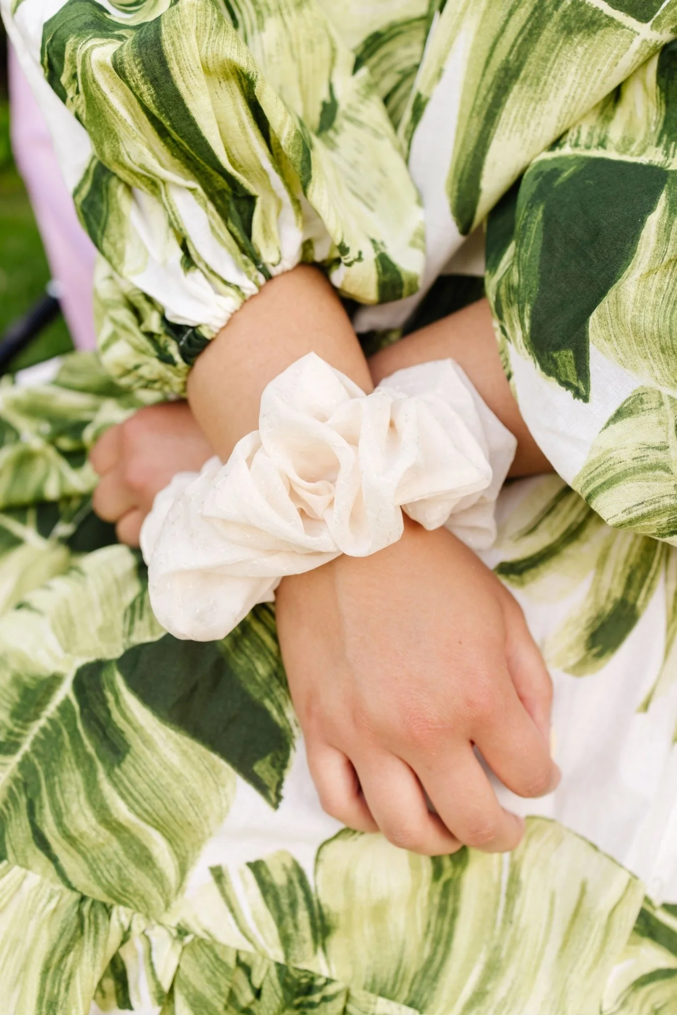 Pearl Jumbo Scrunchie - Image 3