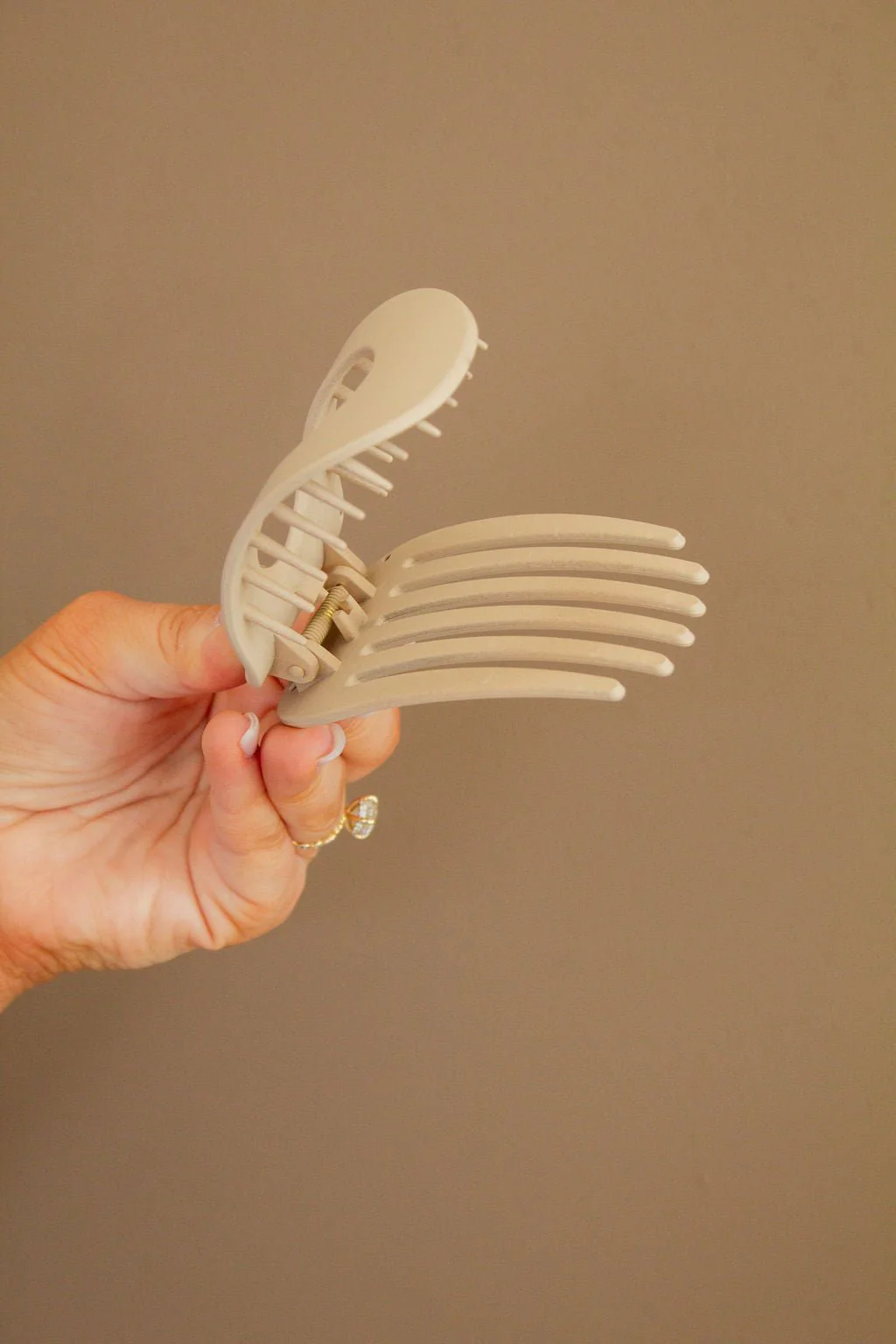 Circle Cutout Flat Claw Clip - Image 21