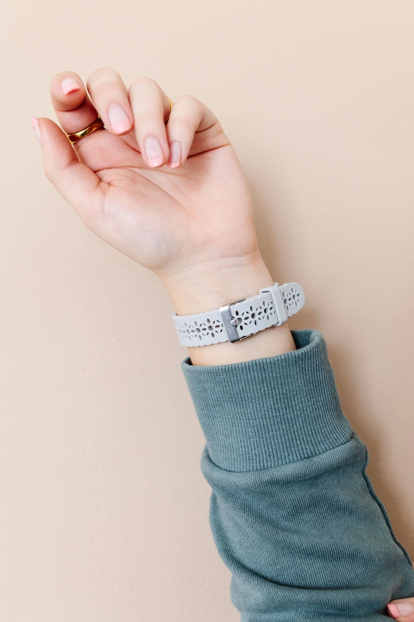Samsung Cloudy Gray Floral Silicone Watch Band - Image 3