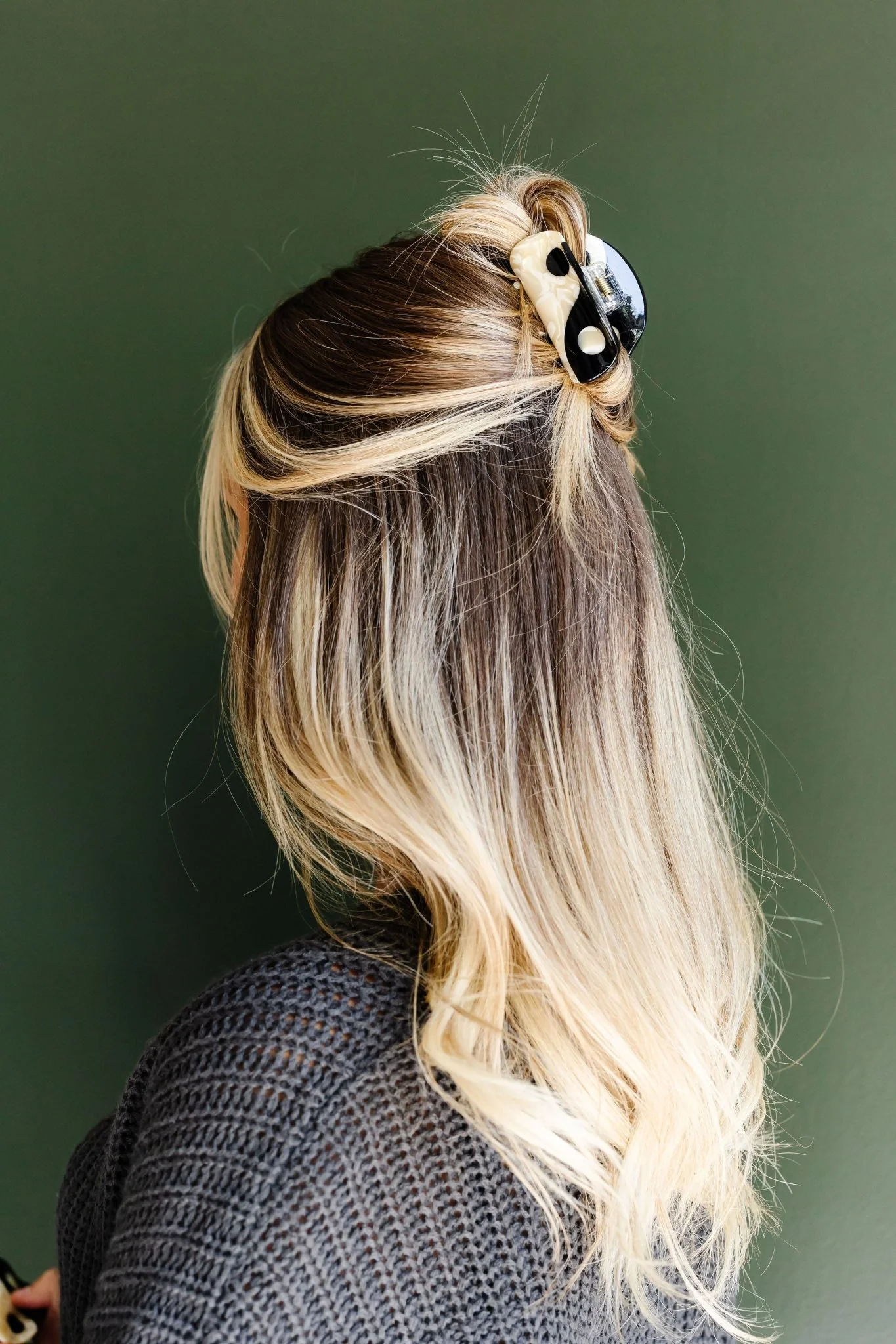 Yin Yang Claw Clip - Image 3